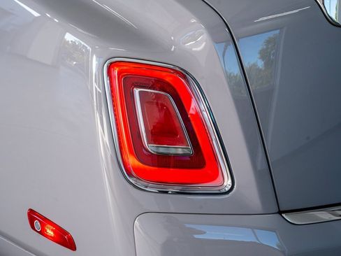 Used 2022 Rolls-Royce Phantom Sedan image 26