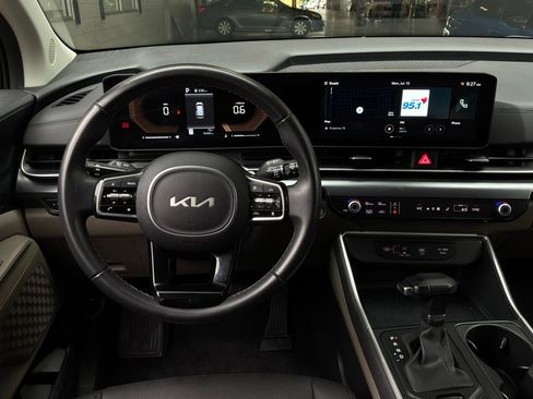 Used 2026 Kia Carnival FWD image 15