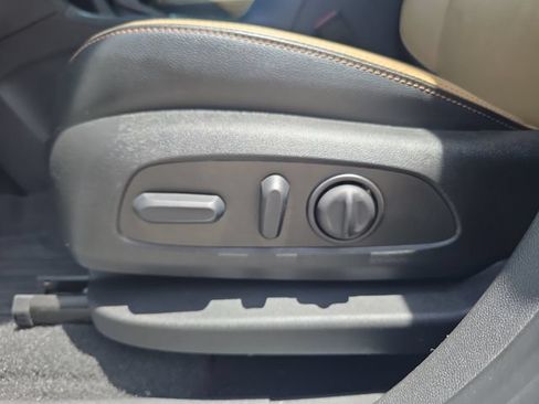Used 2022 Chevrolet Equinox Premier FWD image 16