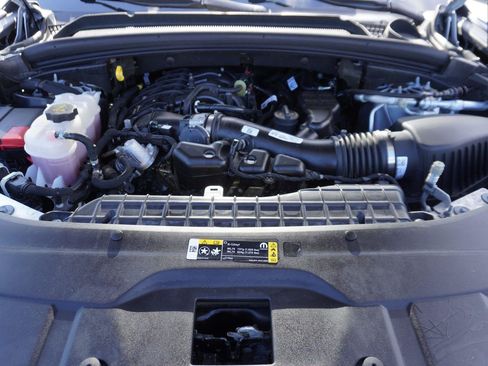 Used 2024 Jeep Grand Cherokee Limited RWD image 13