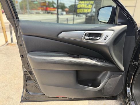 Used 2017 Nissan Pathfinder SL w/ SL Tech Package FWD image 11