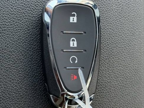 Used 2025 Chevrolet Trax LT FWD image 22