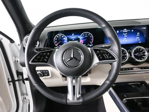 Certified 2025 Mercedes-Benz GLB 250 image 2
