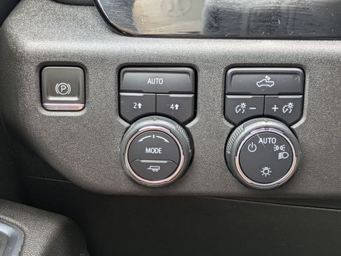 Used 2023 Chevrolet Silverado 1500 LT AWD/4WD image 21