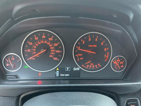 Used 2018 BMW 320i Sedan image 10