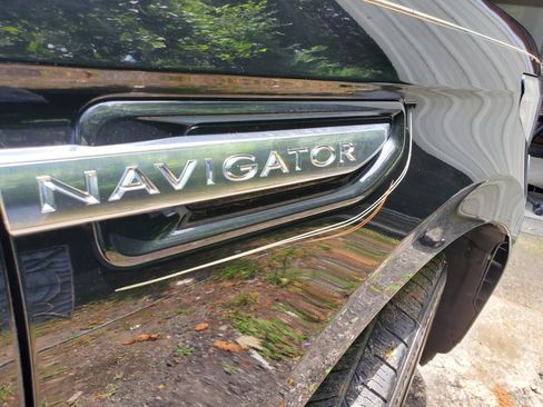 Used 2018 Lincoln Navigator Reserve AWD/4WD image 18