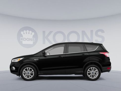 Used 2018 Ford Escape SE image 2