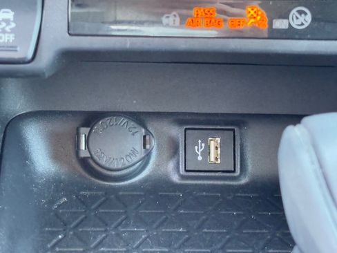 Used 2025 Toyota RAV4 LE AWD/4WD image 24