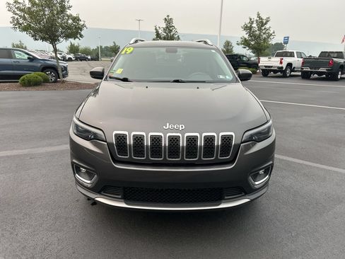 Used 2019 Jeep Cherokee Limited AWD/4WD image 2