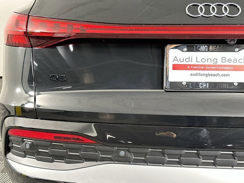 Used 2025 Audi Q5 Premium w/ Convenience Package image 17