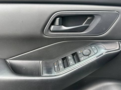 Used 2024 Nissan Rogue S AWD/4WD image 11
