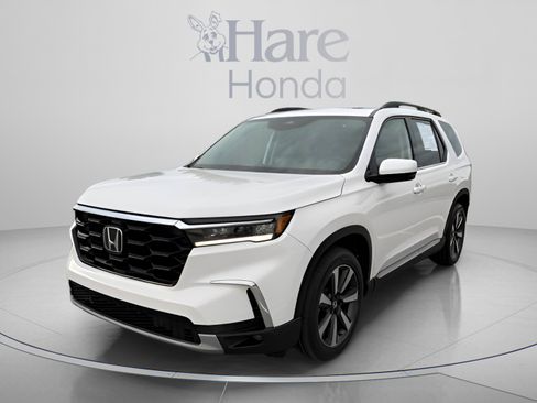 Certified 2024 Honda Pilot Touring image 1