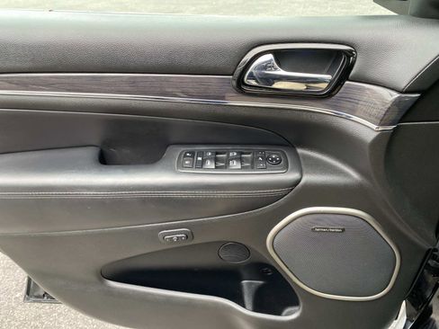 Used 2020 Jeep Grand Cherokee Overland image 22