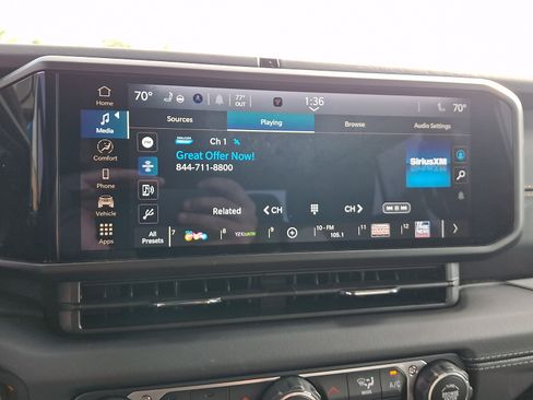Used 2025 Jeep Gladiator Sport AWD/4WD image 16