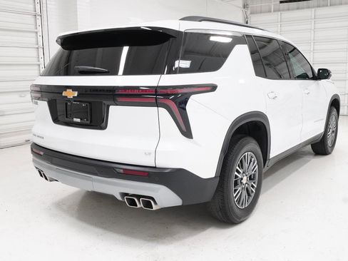 Used 2024 Chevrolet Traverse LT FWD image 6
