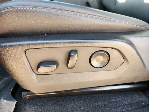 Used 2025 GMC Canyon Elevation w/ Convenience Package image 16