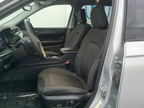 Used 2023 Jeep Grand Cherokee L Laredo image 11