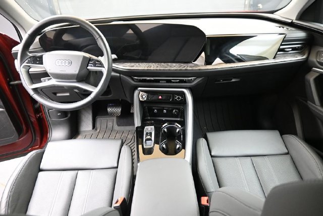 Used 2025 Audi Q5 Premium Plus w/ Premium Plus AWD/4WD image 18