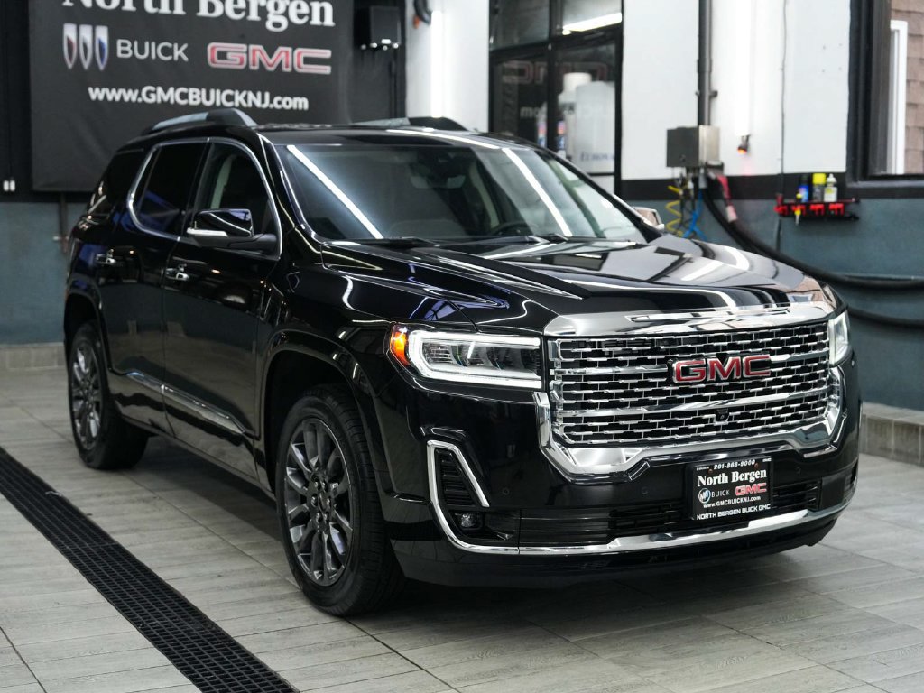 Used 2023 GMC Acadia Denali w/ Black Diamond Edition AWD/4WD image 3