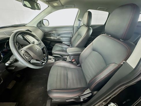 Used 2025 Mitsubishi Outlander Sport SE image 13