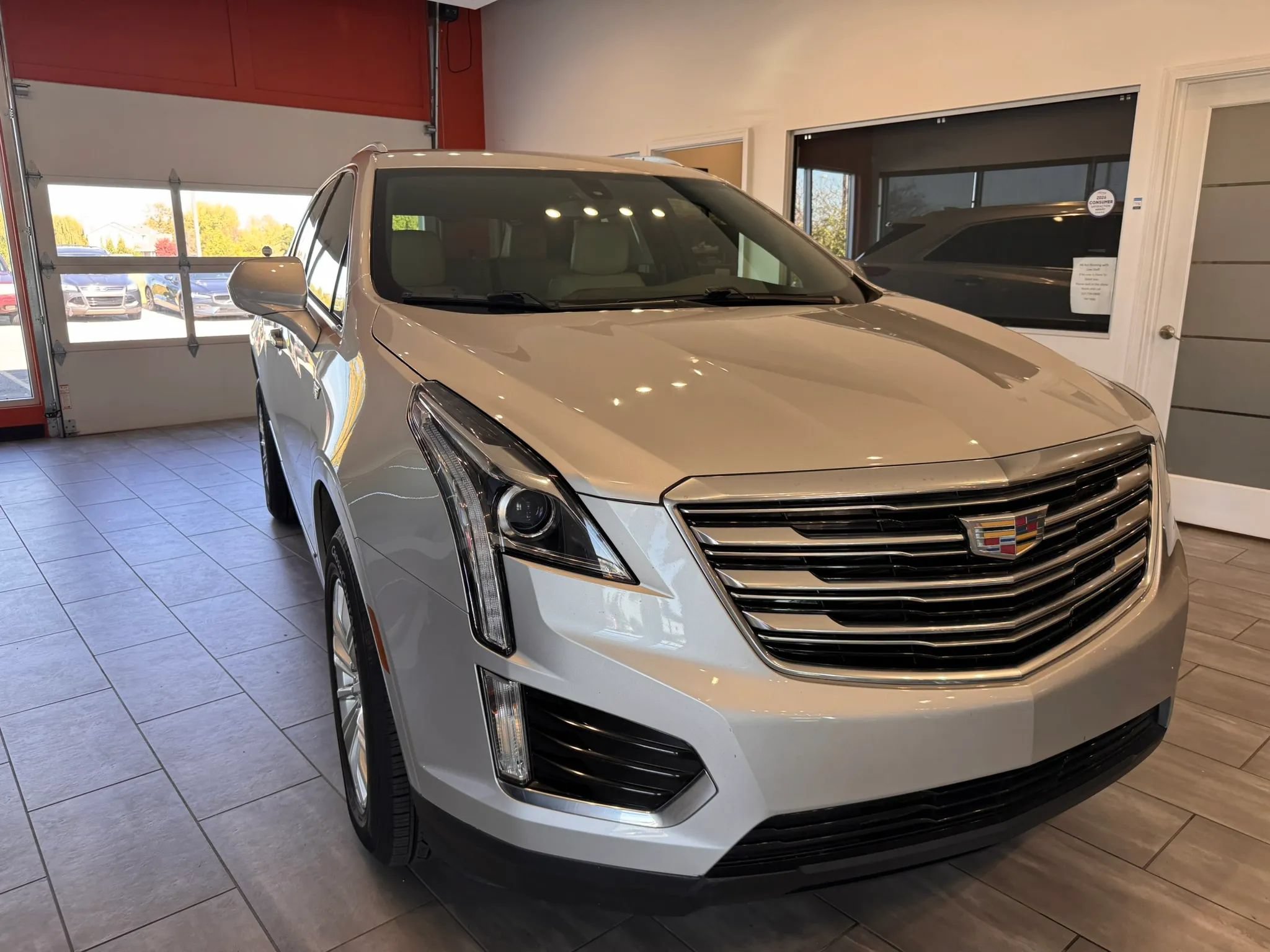 Used 2019 Cadillac XT5 FWD image 1