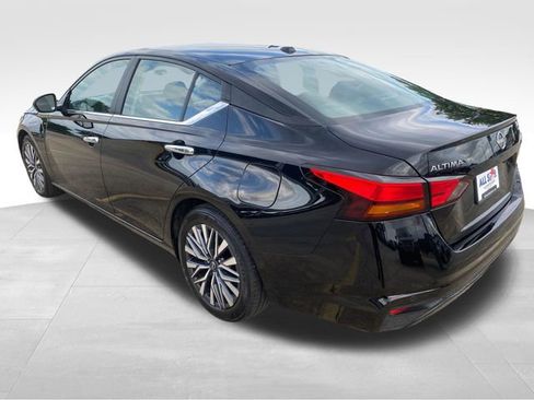 Used 2025 Nissan Altima 2.5 SV FWD image 4