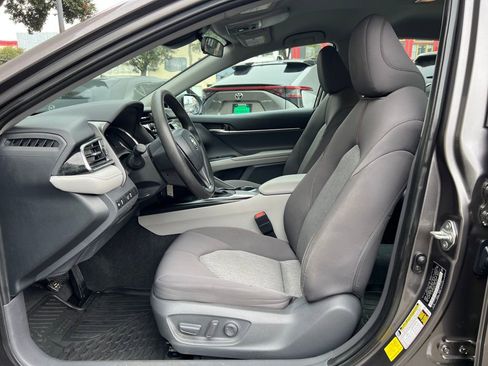 Used 2020 Toyota Camry LE image 12