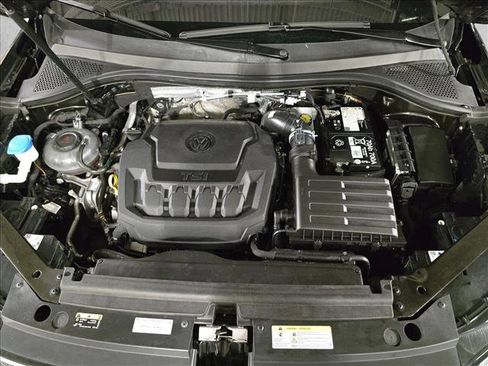 Used 2024 Volkswagen Tiguan SE image 30