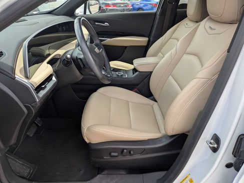 Used 2024 Cadillac XT4 Luxury w/ Cold Weather Package FWD image 14