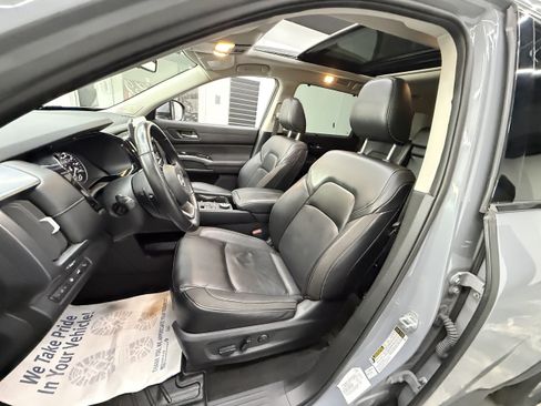 Used 2023 Nissan Pathfinder SL AWD/4WD image 11