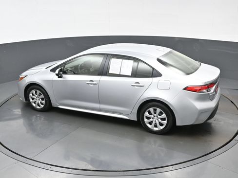 Used 2025 Toyota Corolla LE FWD image 35