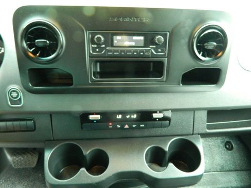 Used 2022 Mercedes-Benz Sprinter 2500 image 16