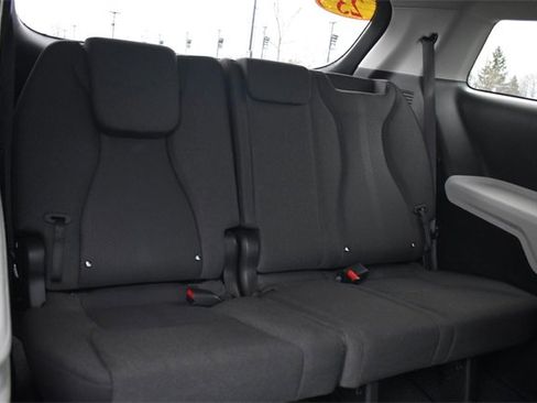 Certified 2023 Kia Carnival LX image 13