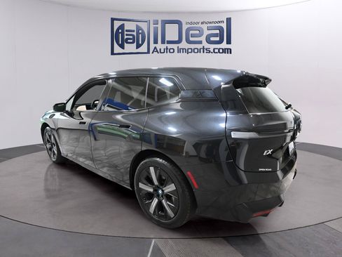 Used 2024 BMW iX xDrive50 w/ Premium Package AWD/4WD image 3