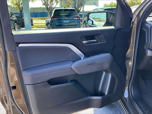 Used 2024 Chevrolet Colorado Z71 w/ Z71 Convenience Package 2 AWD/4WD image 19