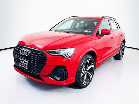 Used 2023 Audi Q3 2.0T Premium w/ Black Optic Sport Package image 4