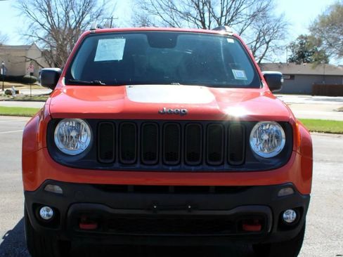 Used 2016 Jeep Renegade Trailhawk AWD/4WD image 2