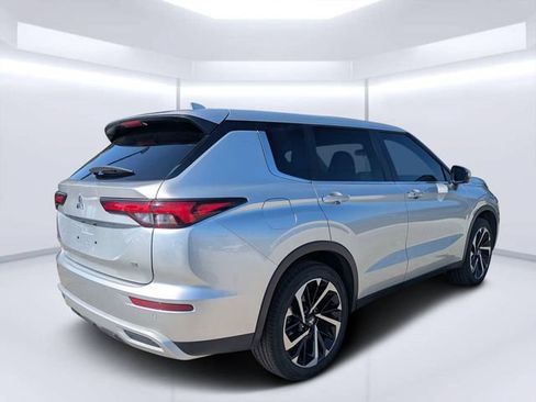 Used 2024 Mitsubishi Outlander SE FWD image 3