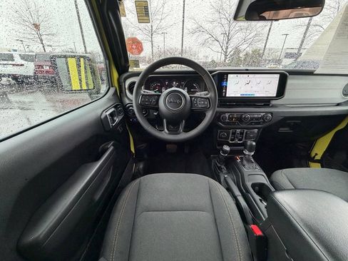 Used 2024 Jeep Wrangler Unlimited w/ Convenience Group AWD/4WD image 19