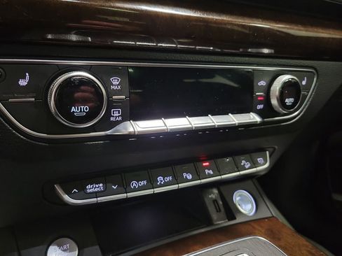 Used 2020 Audi Q5 Prestige w/ Prestige Package image 16