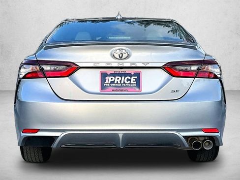 Used 2024 Toyota Camry SE image 4