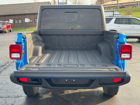 Used 2024 Jeep Gladiator Sport image 4
