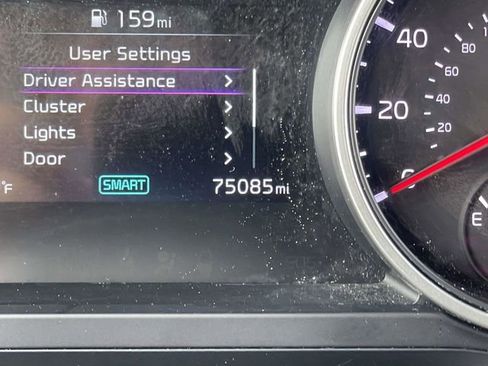 Used 2023 Kia Carnival LX FWD image 24