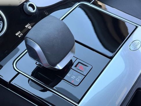 Used 2022 Land Rover Range Rover Velar R-Dynamic S image 16