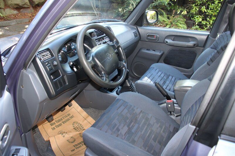 Used 1997 Toyota RAV4 4WD 4-Door w/ Upgrade Pkg w/ Tilt Wheel image 5