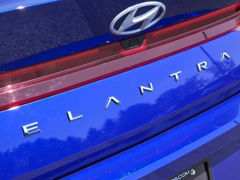 Used 2023 Hyundai Elantra SEL FWD image 15