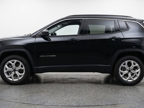 Used 2025 Jeep Compass Latitude AWD/4WD image 5