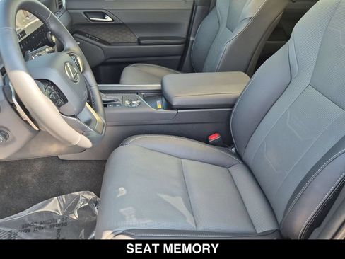 Used 2026 Lexus GX 550 w/ Accessory Package (2T) AWD/4WD image 19