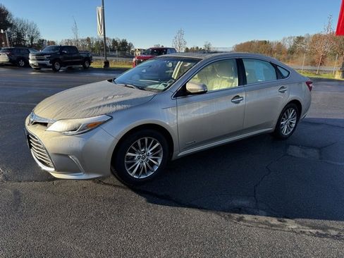 Used 2016 Toyota Avalon Limited image 2