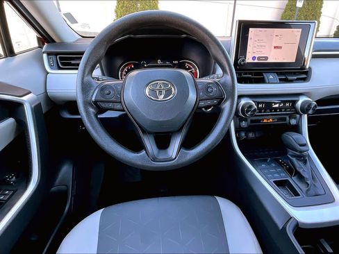 Used 2025 Toyota RAV4 XLE image 5